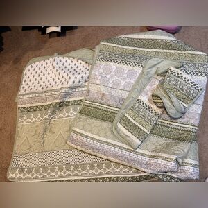 Green patterned Oversized Queen quilted coverlet and sham set